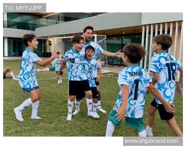 足球大师的传奇之路与技艺传承探索足球背后的智慧与激情